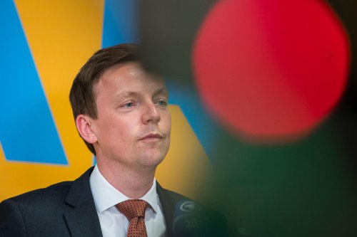 Erstmals seit April: Tobias Hans spricht wieder im Landtag