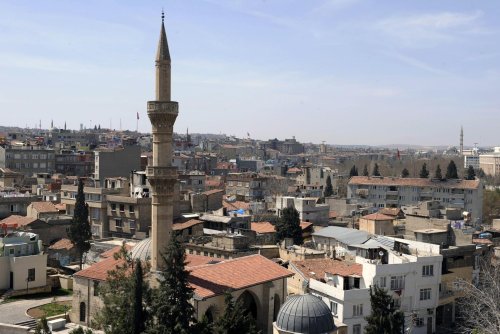 Heftige Erdbeben erschüttern Teile der Türkei und Syriens