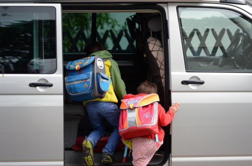Kinder sind in acht Minuten mit dem Auto an der Grundschule