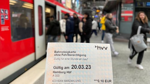 Hamburg zieht Bürgern 100.000 Euro aus der Tasche: Für das Stehen am Bahnsteig!