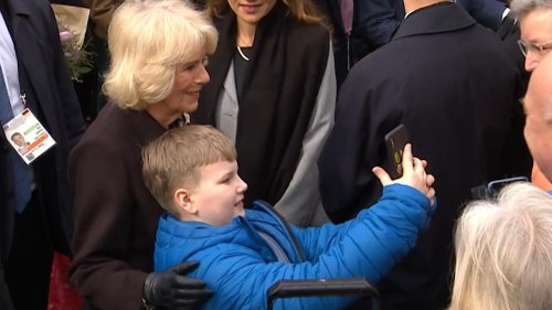 Königin Camilla: Diesem kleinen Jungen gelingt Schnappschuss mit Royals