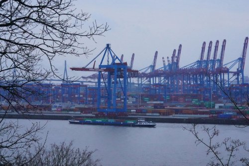 Hamburger Hafen: Warnstreikbeginn verschoben