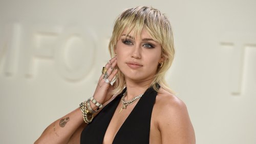 Miley Cyrus trägt jetzt DIESE Haarfarbe