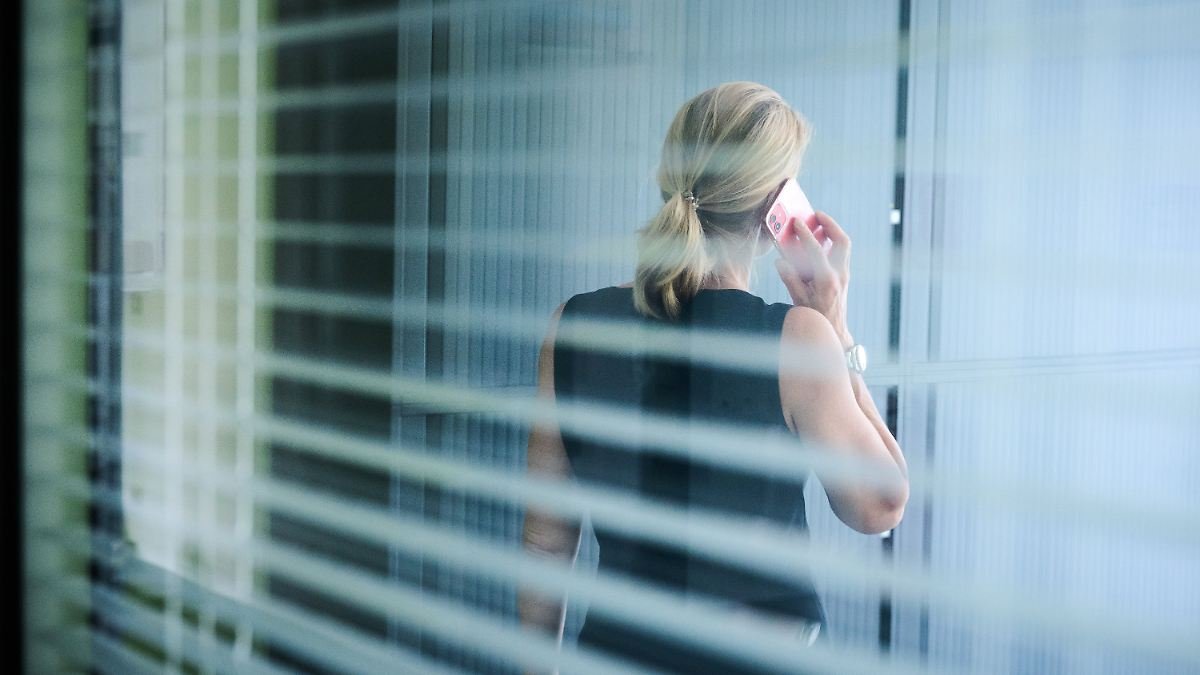 Voice-Fishing: Verbraucherzentrale Niedersachsen warnt vor Telefonbetrügern