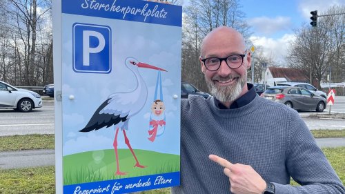 Storchenparkplatz in Eckernförde: Warum vor diesem Baumarkt schon mehrere Babys geboren wurden