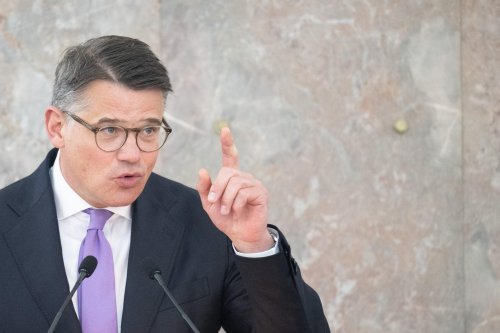 Rhein hebt Bedeutung der Raumfahrt für Hessen hervor