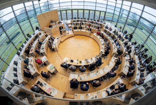 Landtag berät über Schleswig-Holsteins Haushalt 2023