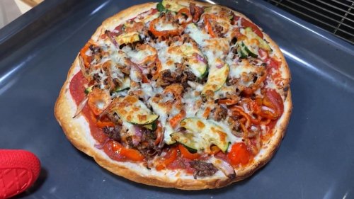 Hensslers schnelle Nummer: Rezept für Fladenbrot-Pizza mit Hack und Gemüse