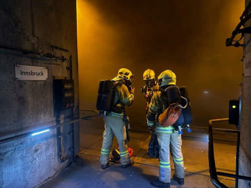 Brand in Bahntunnel: Campingbus-Dach war wohl Auslöser