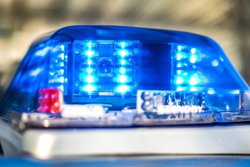 Mann schießt Bruder an und droht, eigene Frau umzubringen