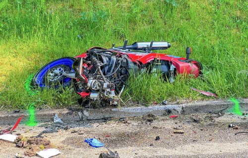 Motorradfahrer und Mitfahrerin kommen bei Unfall ums Leben