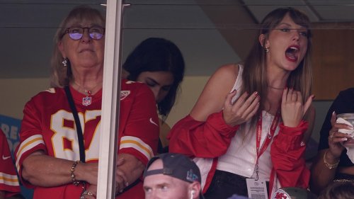 Pop-Ikone macht Romanze öffentlich: Taylor Swift fiebert im Stadion mit NFL-Star Travis Kelce