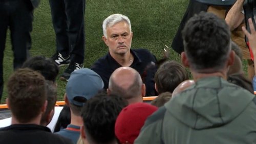 Jose Mourinho: Roma-Trainer verschenkt Medaille nach Europa-League-Niederlage gegen Sevilla