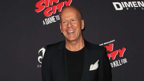 Spaß in der Achterbahn: Bruce Willis strahlt bei Familienausflug