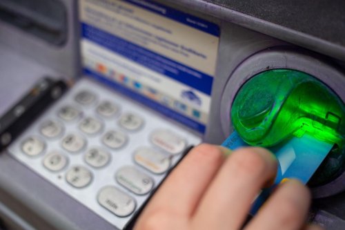Unbekannte sprengen Geldautomat in Witten und flüchten