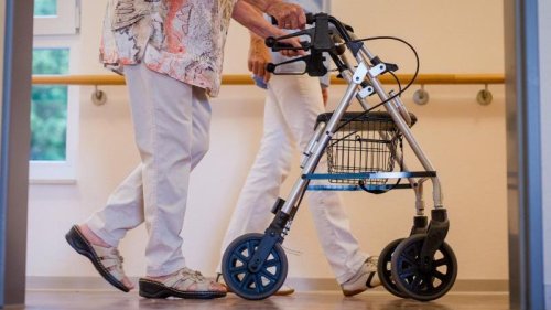 Arbeitsgericht: Unbezahlte Freistellung in Pflegeheim wegen fehlender Corona-Impfung rechtswidrig