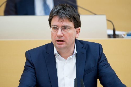 SPD-Chef: Schröder soll sich Kritik stellen und Ruhe geben