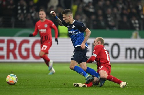 Eintracht gewinnt rasantes Pokal-Derby gegen Darmstadt