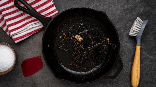 8 Foods You Should Never Cook In A Cast Iron Pan