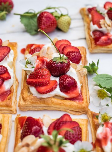 Schnelle Erdbeer Cheesecake Schnitten - so einfach | S-Küche