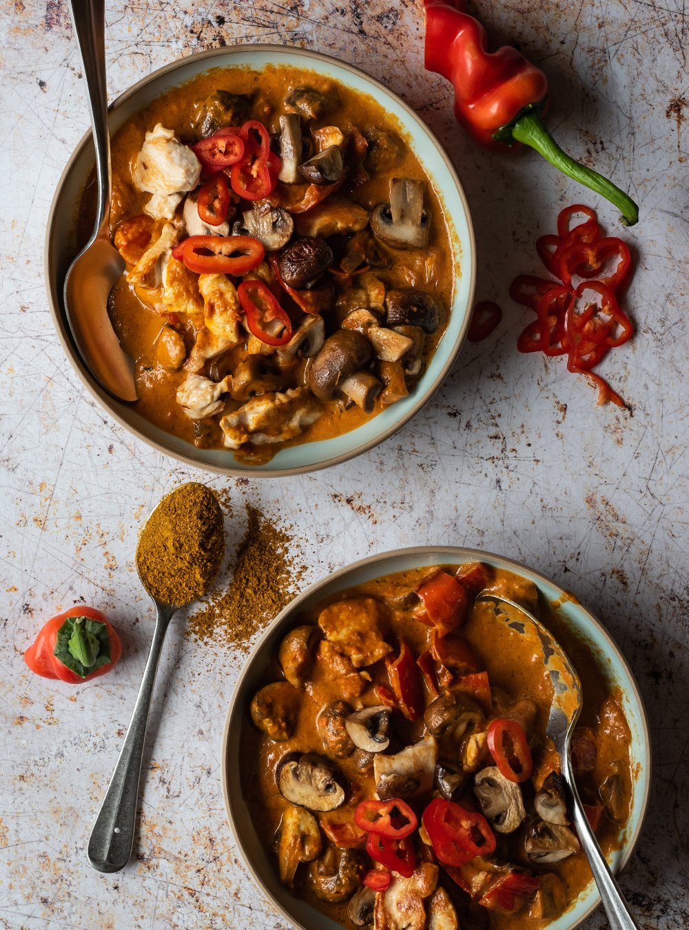 Hähnchen Curry mit Spitzpaprika und Champignons