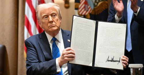 Trump signs executive order requiring proof of citizenship to register to vote in federal elections