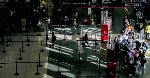 After a summer of flight delays and cancellations, feds issue an ultimatum to the airlines
