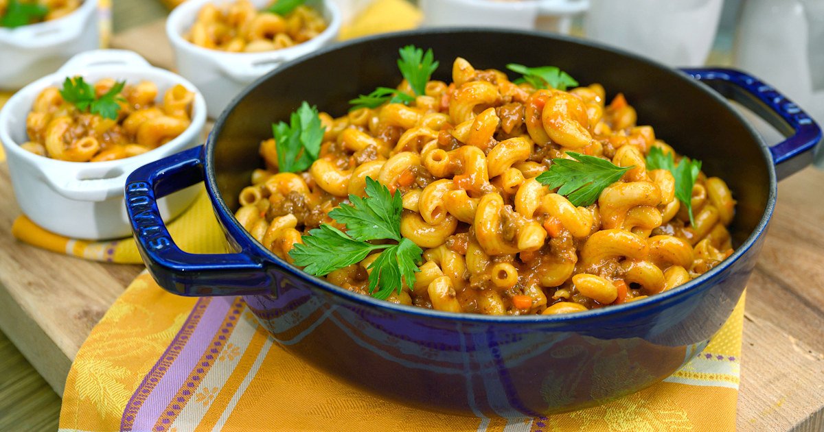 This cheeseburger pasta is a love letter to Hamburger Helper