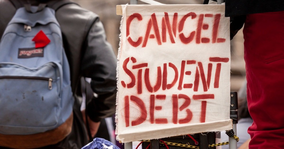 These 4 charts capture the current state of student loan debt in the U.S.