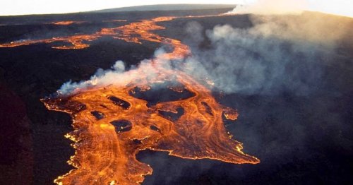 World's largest active volcano, Mauna Loa, erupts in Hawaii