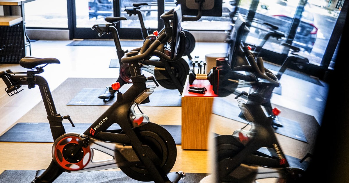 Peloton stock plunges by 25 percent as consumers return to the gym