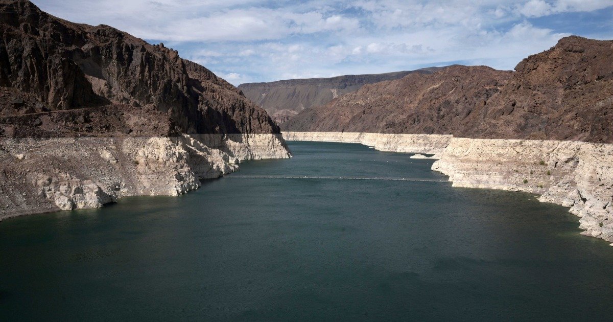 Lake Mead's water level drops to lowest point in history