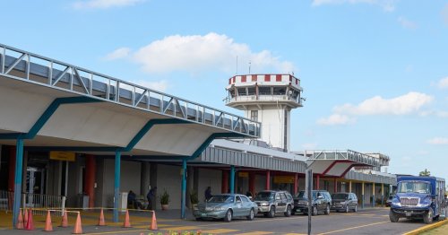 U.S. man hijacks flight in Belize, stabs 3, is shot dead