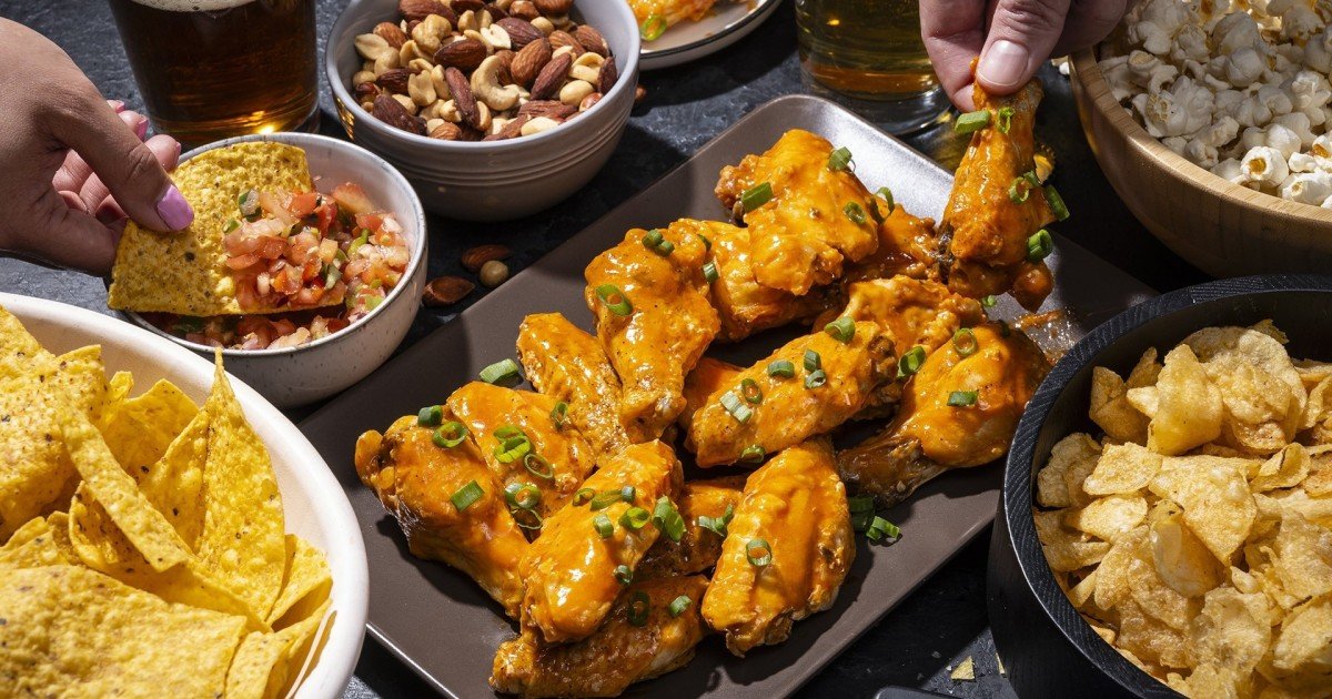 Planning a Super Bowl party? Here are some budget-friendly ideas