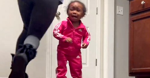 Mom’s simple trick for defusing her toddler’s tantrum is going viral because it works