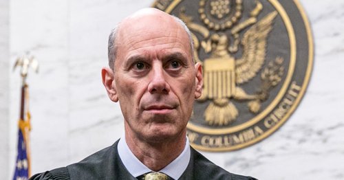 Judge finds cause to hold Trump administration in criminal contempt over deportation flights