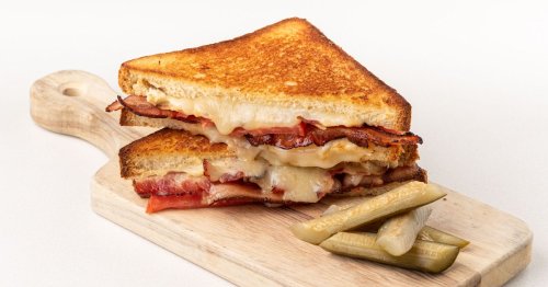 Curtis Stone makes grilled cheese even better with tomatoes and bacon