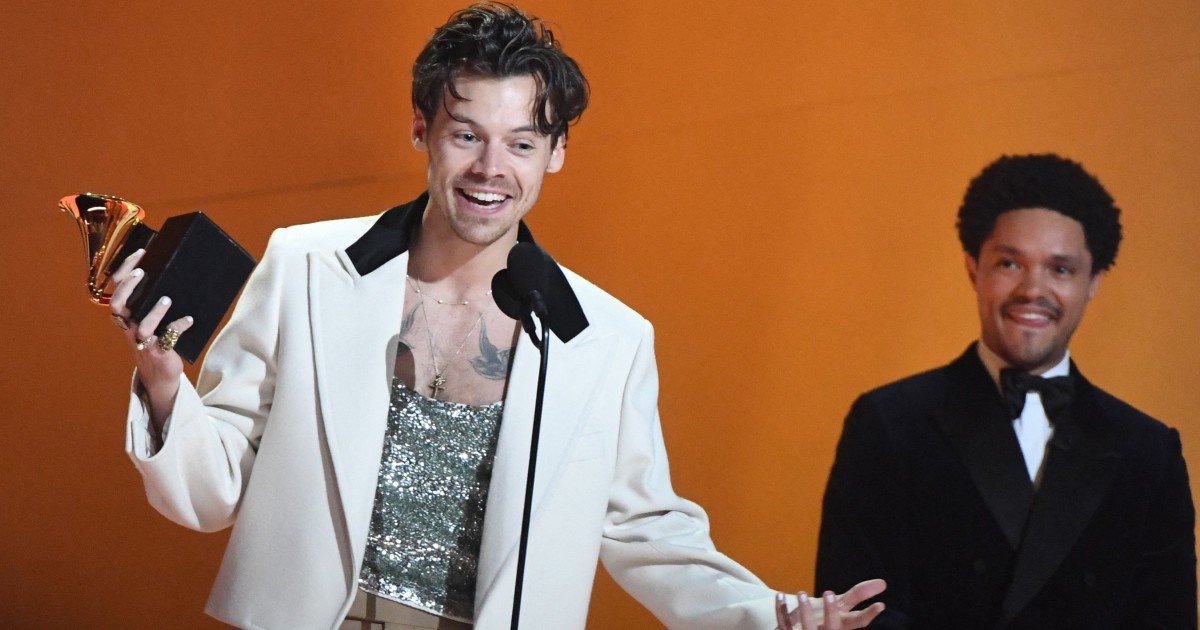 As Harry Styles accepts Grammys, some audience members shout 'Beyonce'