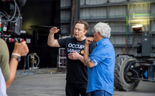 Elon Musk Reveals The Secrets Of SpaceX On 'Jay Leno's Garage'