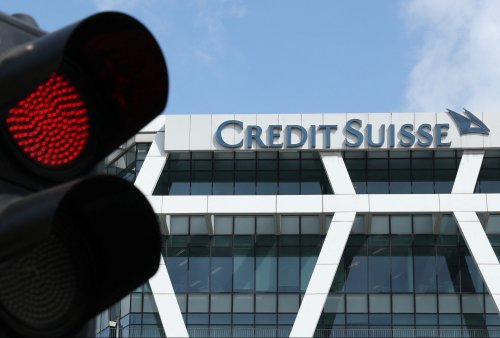 Credit Suisse reconoce salidas de más de 61.000 millones en el primer trimestre