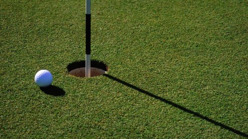 Golf course issues warning to couple using parking lot for affair in California