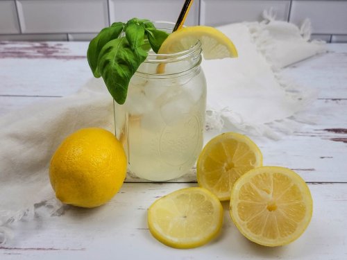 Sunshine in a Glass: Sugar Free Lemonade