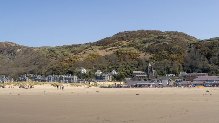 Barmouth Beach and Harbour: Exploring North Wales - SallyAkins.com