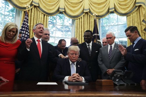Are evangelicals breaking up with Trump? Don't get your hopes up