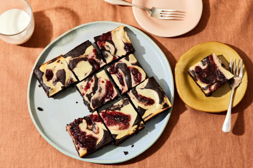 Super simple, yet decadent, raspberry cheesecake brownies