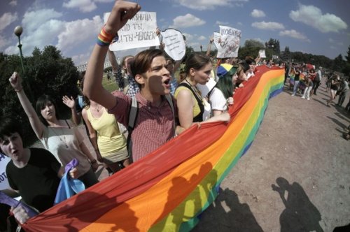 Russian lawmaker proposes bill to strip gay parents of custody rights