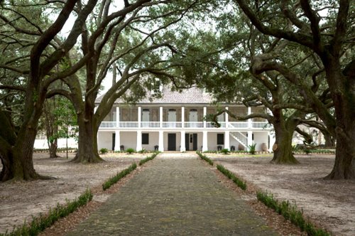 "Some of them asked if the slaves got paid": True stories from a former plantation tour guide