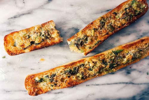 The best garlic bread has a secret ingredient and takes 10 minutes