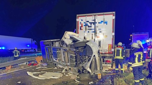 Schwerer Unfall bei Helmstedt: Wohnmobil überschlägt sich auf A2