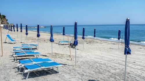 Italien: Hundert Euro für einen Tag am Strand? Italiener demonstrieren